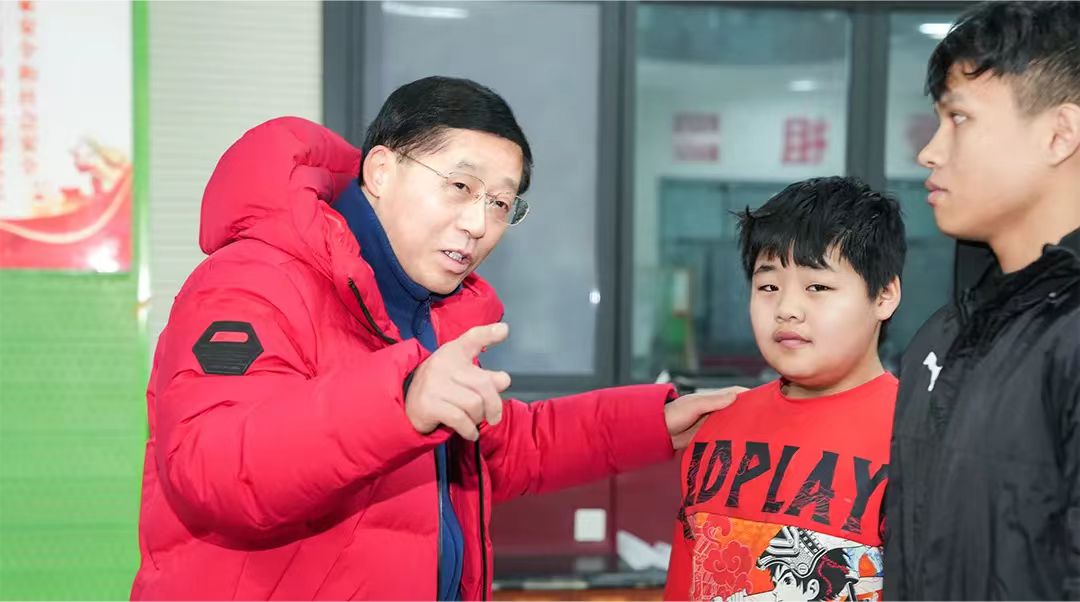 王哲林在低