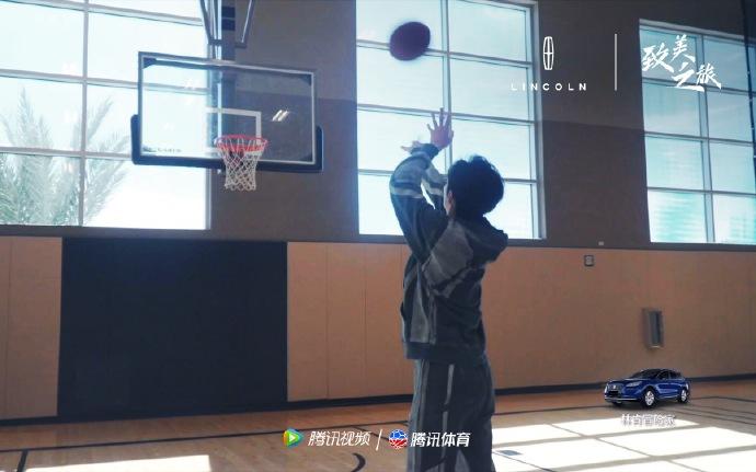 防守时展现